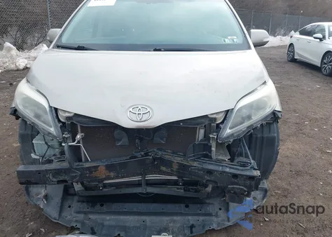 2015 Toyota Sienna Limited Premium 7 Passenger z USA, uszkodzony, nr VIN 5TDDK3DC2FS101256